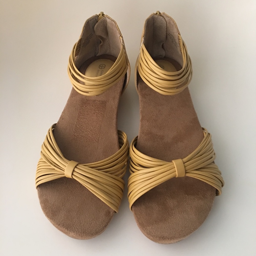 NWOT Mustard Sandals Sz 7